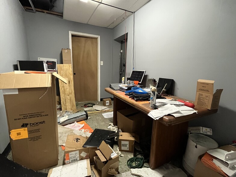 More Photos Of 5906 Prospect Ave, Kansas City Storefront Retail Office For Lease