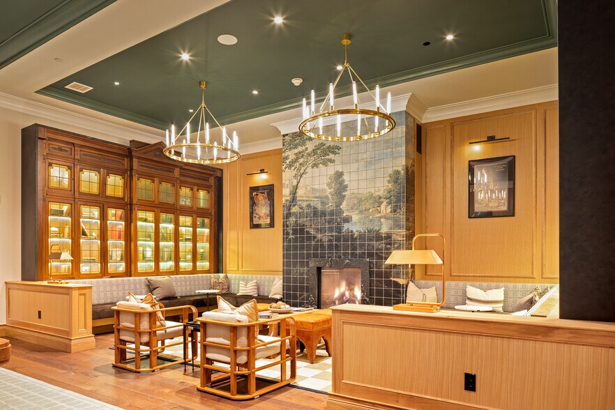 More Photos Of 200 S Broad St, Philadelphia Hotel For Lease