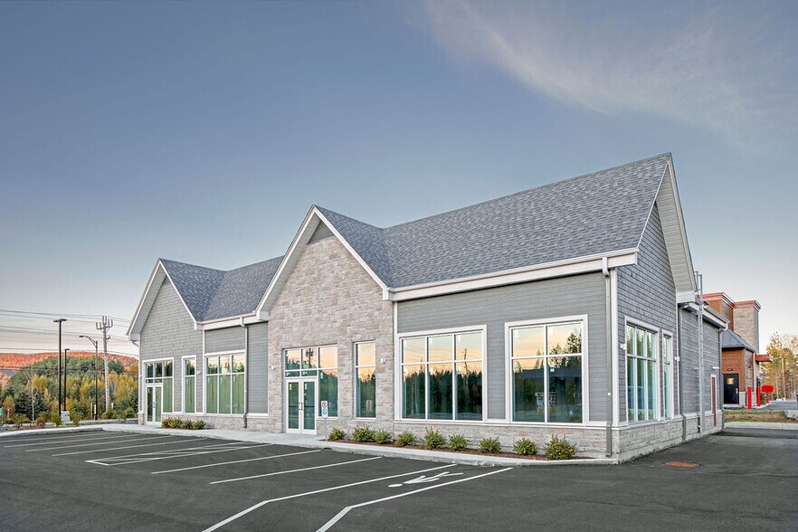 More Photos Of 445 Qc-117, Mont-tremblant General Retail For Lease