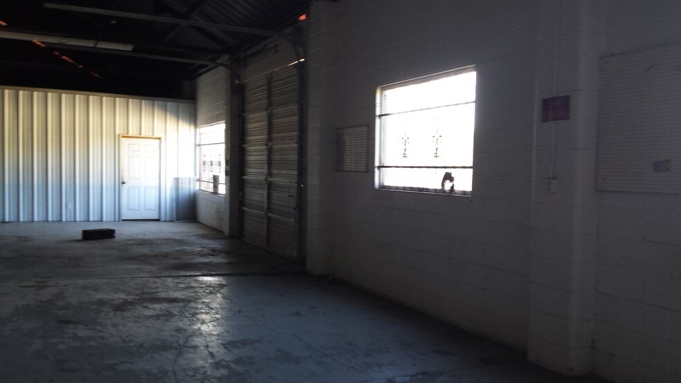 More Photos Of 2507 W 7th St, Texarkana Truck Terminal For Sale