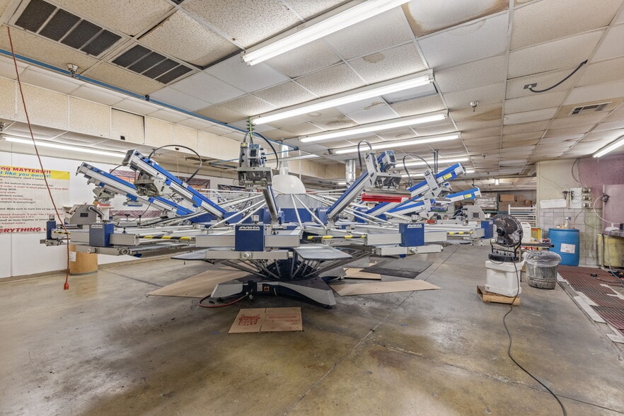 More Photos Of 6580 E Skelly Dr, Tulsa Manufacturing For Sale