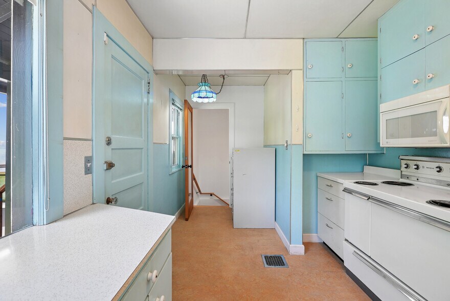 More Photos Of 2105 SE Ochoco St, Portland Office For Sale