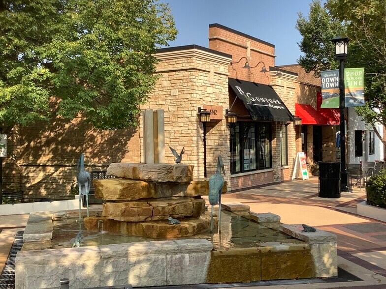 More Photos Of 4740 Main St, Lisle Storefront For Lease