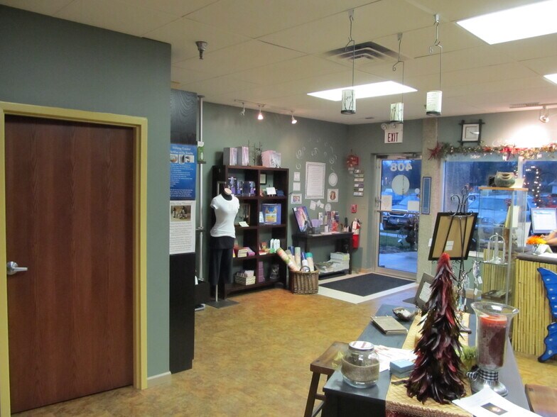 More Photos Of 400-428 W 5th Ave, Naperville Light Distribution For Lease