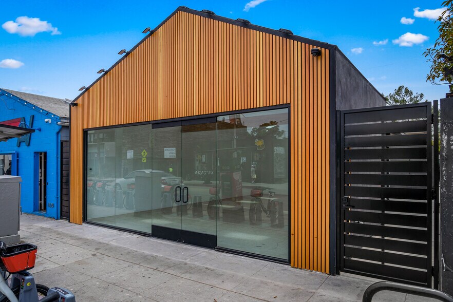 More Photos Of 1222 Abbot Kinney, Venice Storefront For Lease