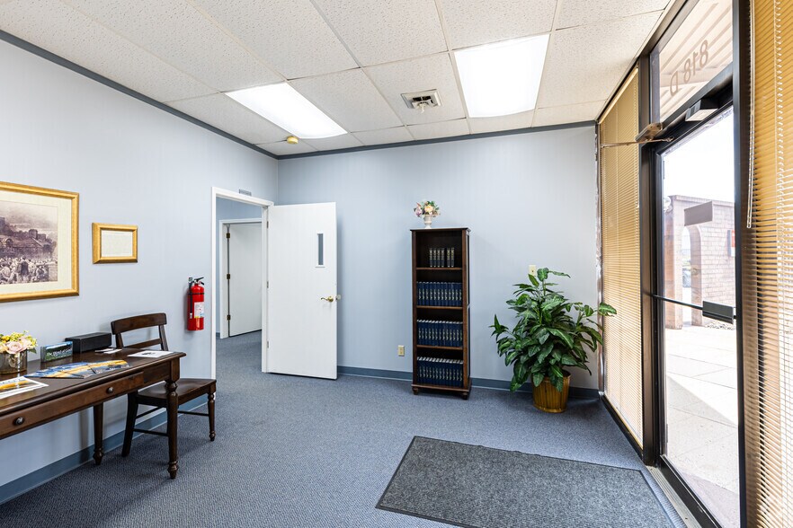 More Photos Of 816-818 NW Park Ln, Lee's Summit Office For Lease