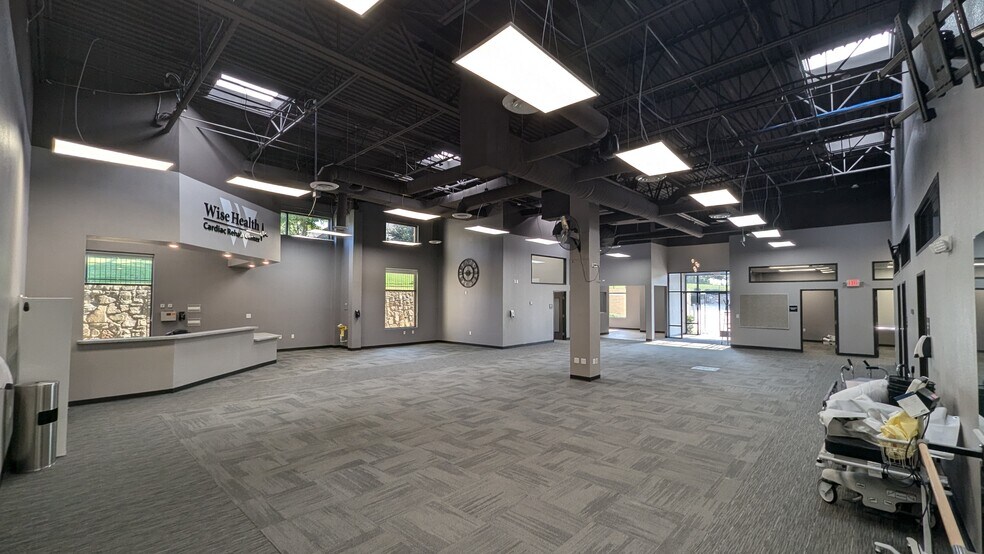 More Photos Of 8479 Davis Blvd, North Richland Hills Medical For Lease