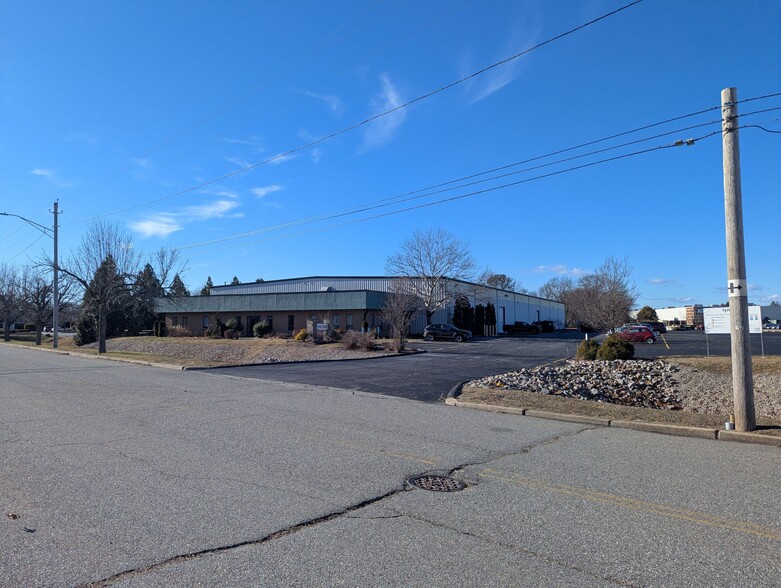 Primary Photo Of 360 Narragansett Park Dr, Rumford Warehouse For Sale