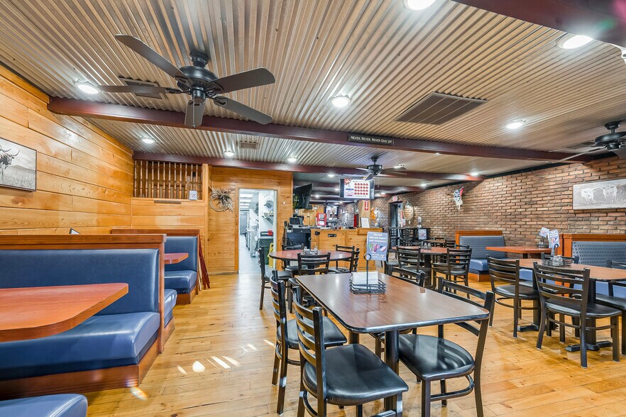 More Photos Of 617 S Washington St, New Paris Bar For Sale