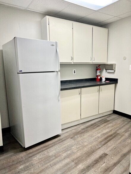 More Photos Of 807-809 E Baltimore St, Baltimore Medical For Lease