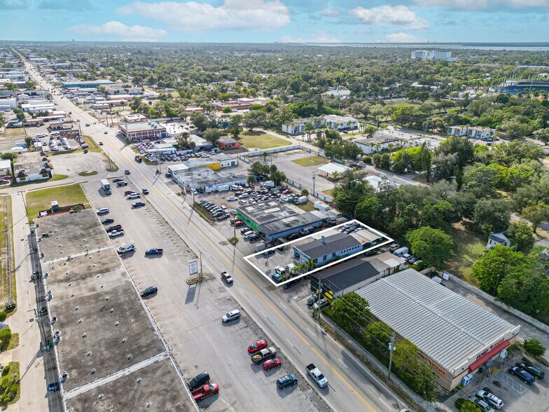 More Photos Of 2242 Fowler St, Fort Myers Service For Sale