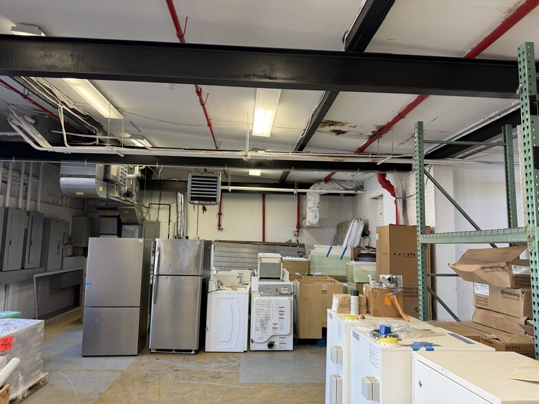 More Photos Of 90 W Sanford Blvd, Mount Vernon Manufacturing For Lease