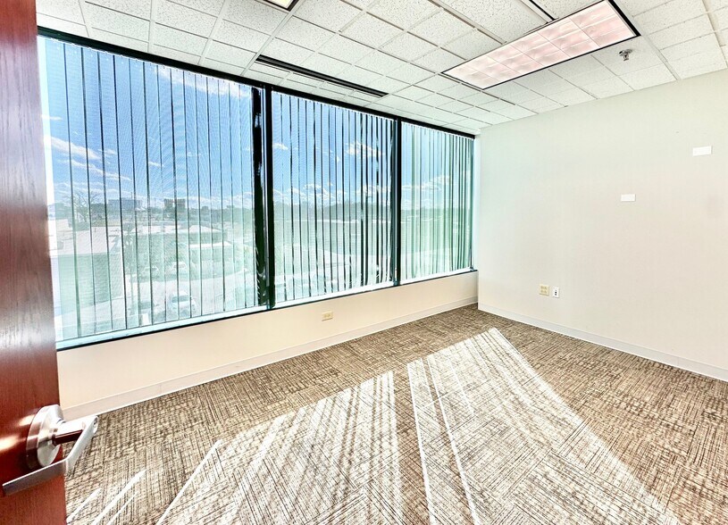 More Photos Of 8001 Broadway, Merrillville Office For Lease