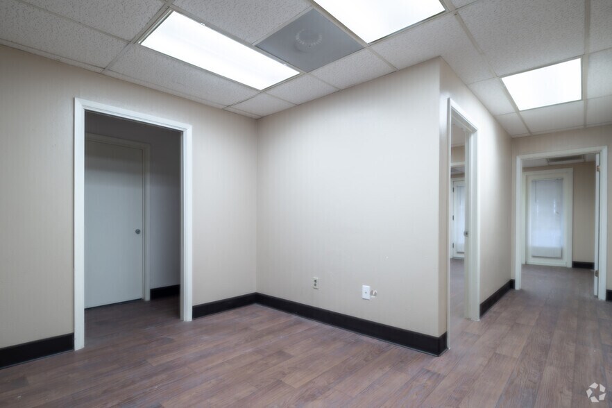 More Photos Of 6323 Sovereign Dr, San Antonio Office For Sale