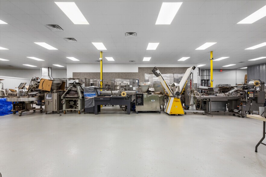 More Photos Of 875 Creel St, Melbourne Warehouse For Lease