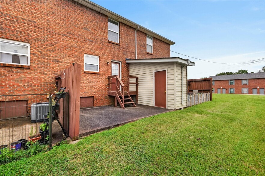 More Photos Of 1531 E Knollwood Cir, Clarksville Apartments For Sale