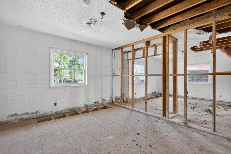More Photos Of 6828 Old Stage Rd N, Angier Flex For Sale
