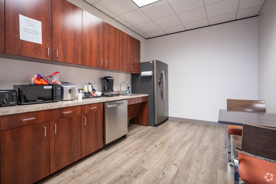 More Photos Of 2603 Augusta Dr, Houston Office For Lease