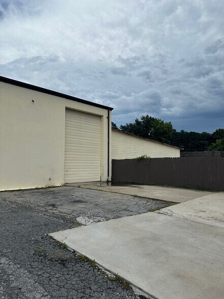 More Photos Of 4155 Arcadia Industrial Cir, Lilburn Warehouse For Sale