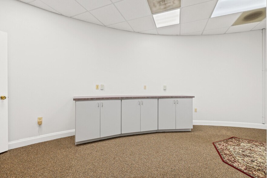 More Photos Of 3023 Eastland Blvd, Clearwater Office For Sale
