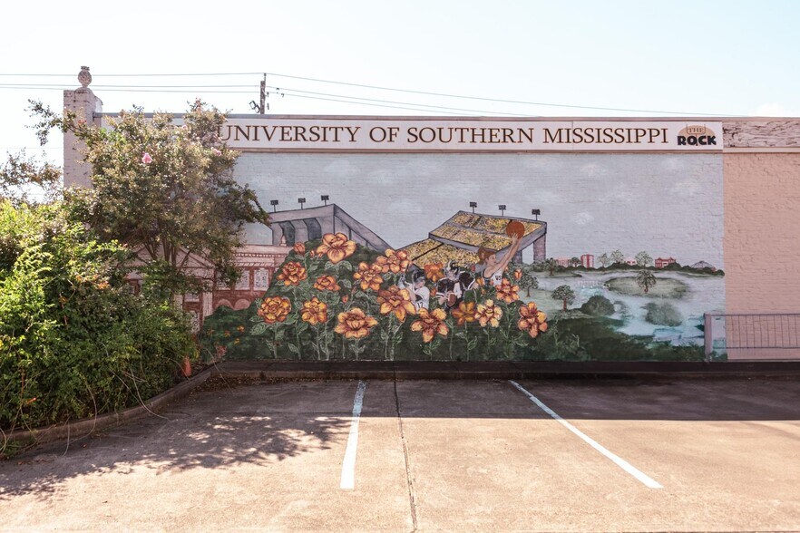 More Photos Of 400 N Main St, Hattiesburg General Retail For Sale