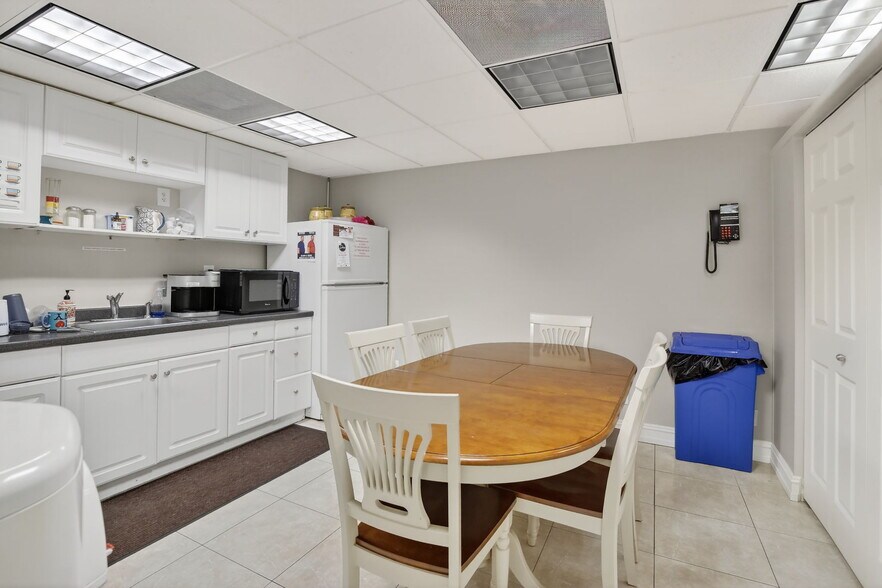 More Photos Of 100 SE 6th St, Fort Lauderdale Office For Lease