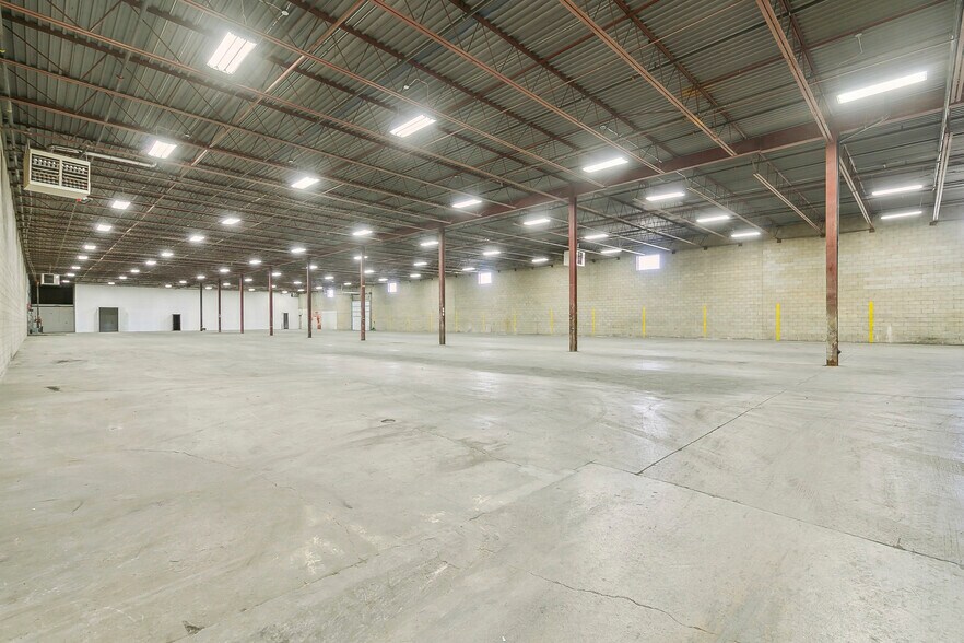 More Photos Of 6885-6895 Menway Ct, Mississauga Warehouse For Lease