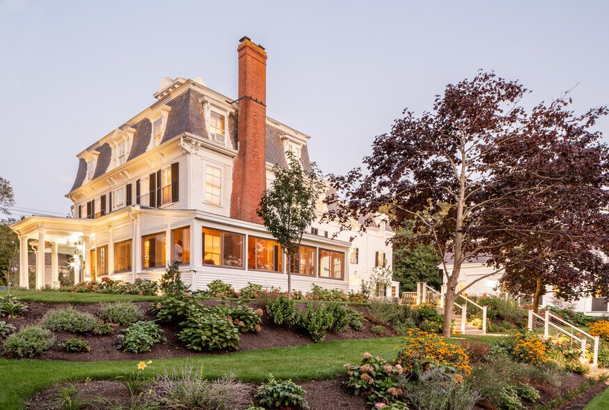 More Photos Of 277 Route 6A, Yarmouth Port Hotel For Sale