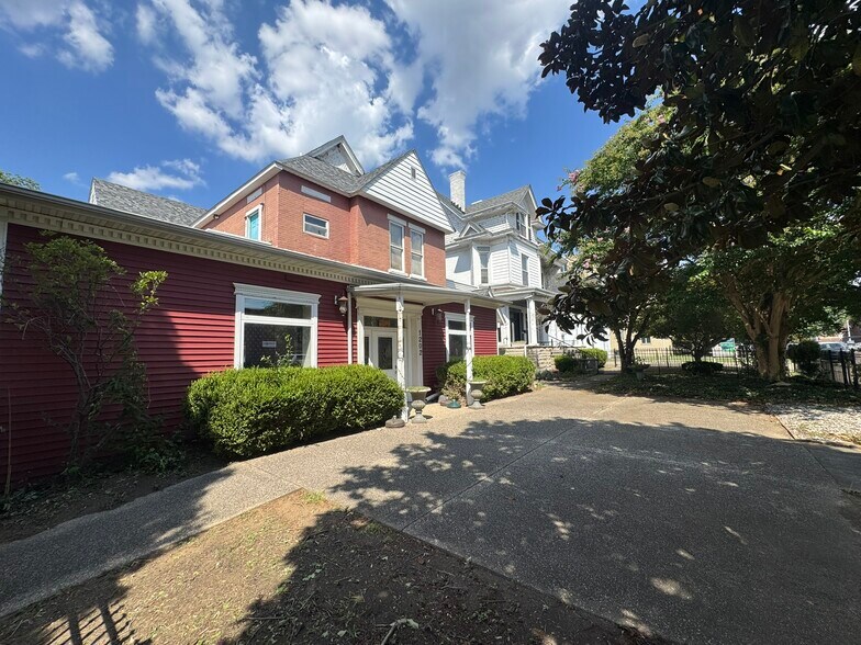 More Photos Of 1202 6th Ave, Huntington Restaurant For Sale