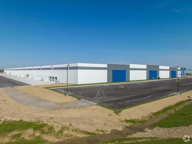 More Photos Of 283 Cardinal Dr, Marengo Warehouse For Sale