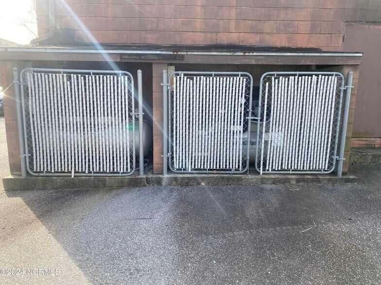 More Photos Of 112 E 5th St, Washington General Retail For Sale