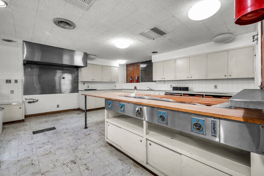 More Photos Of 7707 Florence Ave, Downey Religious Facility For Sale