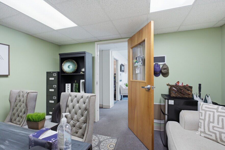 More Photos Of 201 New Bridge St, Jacksonville Office Residential For Sale