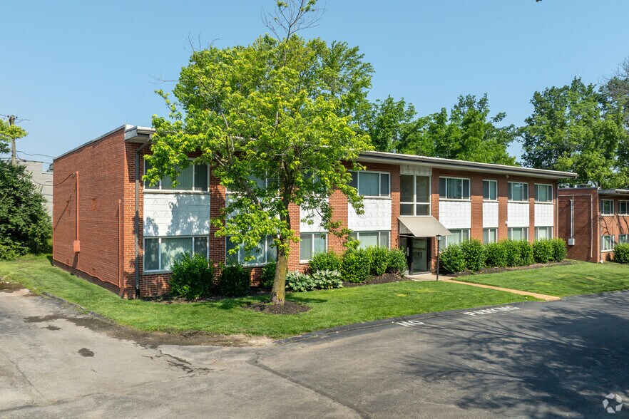 Primary Photo Of 1100 Indian Circle Dr, Olivette Apartments For Sale