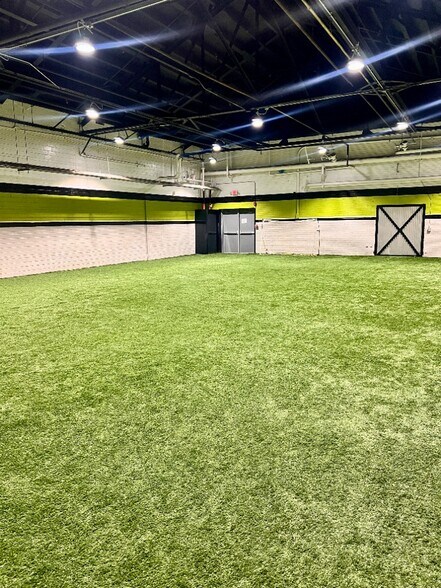 More Photos Of 416 S Glenwood Ave, Dalton Light Manufacturing For Sale