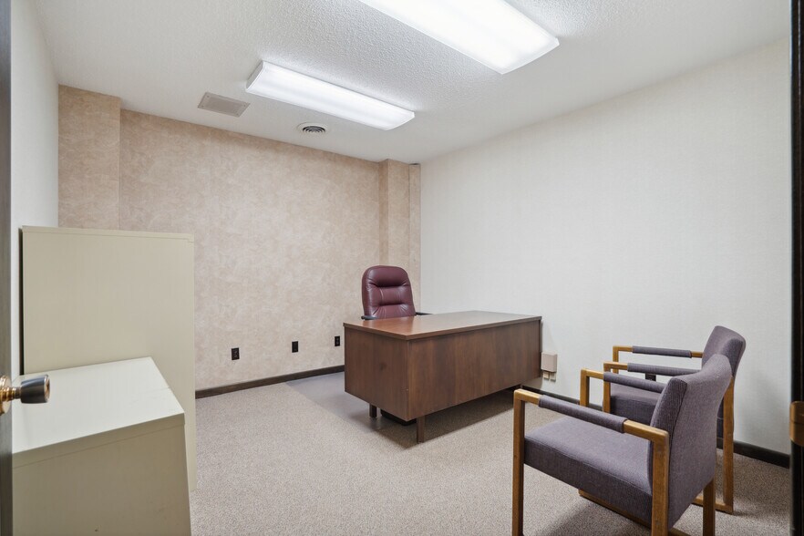 More Photos Of 120 W Mission St, Strawberry Point Office For Sale