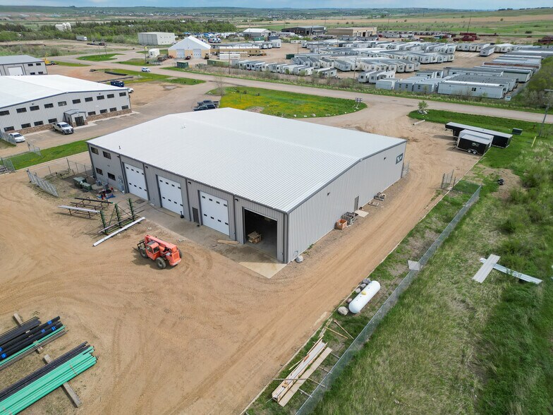 More Photos Of 509 Well St, Williston Warehouse For Lease