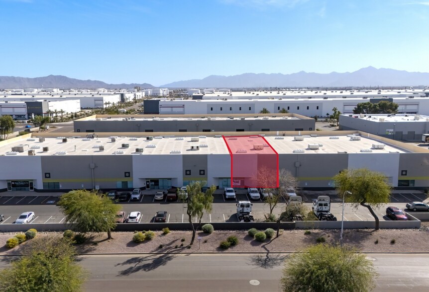 More Photos Of 5525 W Latham St, Phoenix Warehouse For Lease