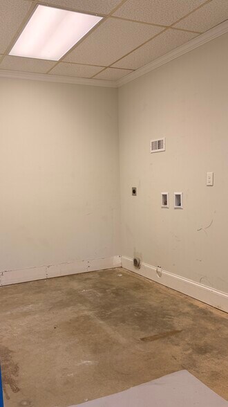 More Photos Of 1707 N Post Rd, Shelby Office For Sale
