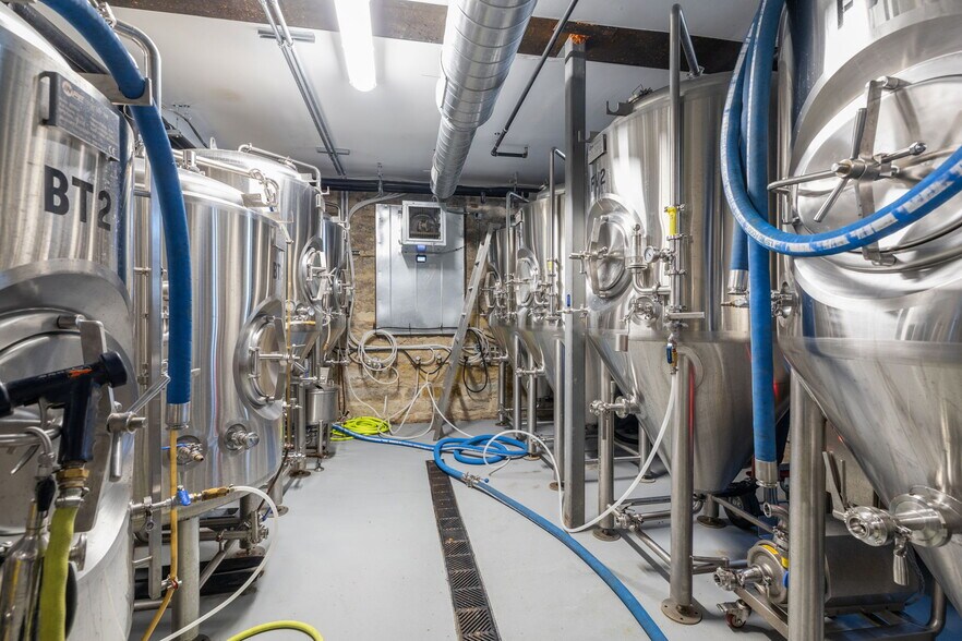 More Photos Of 6811 Hickory St, Tinley Park Bar For Sale