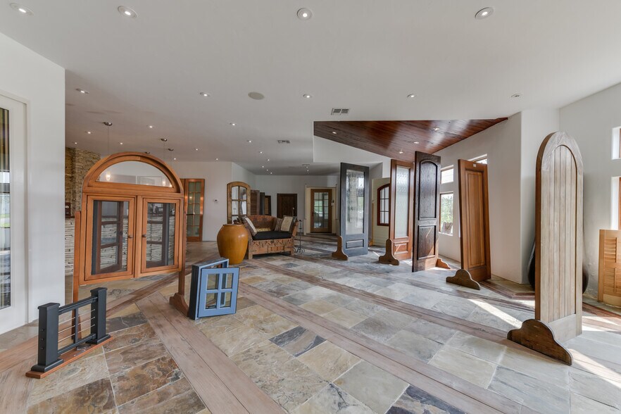 More Photos Of 1703 Highway 35 S, Rockport Office Residential For Lease