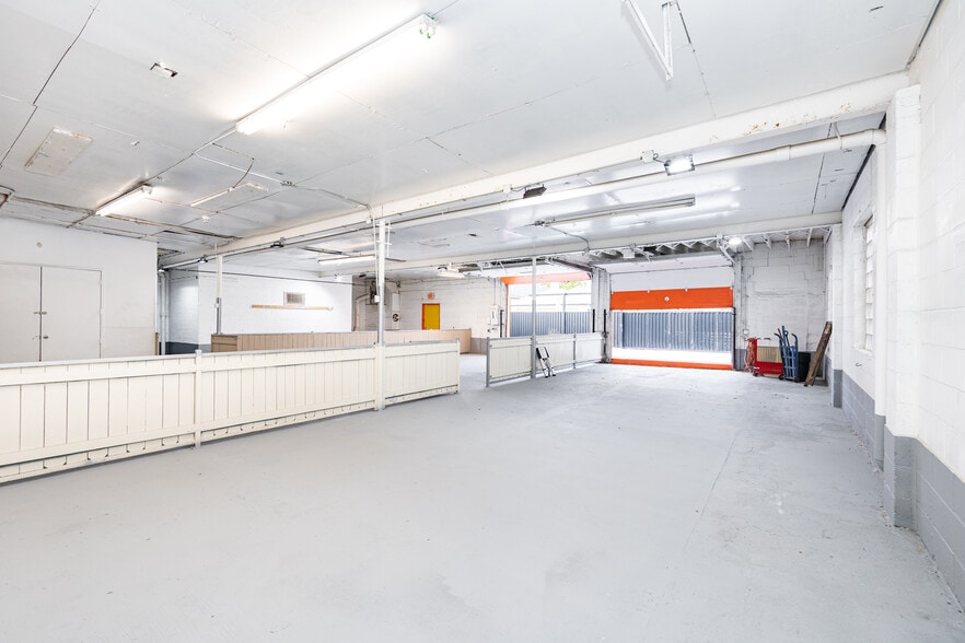 More Photos Of 4616 W Fullerton Ave, Chicago Light Manufacturing For Sale