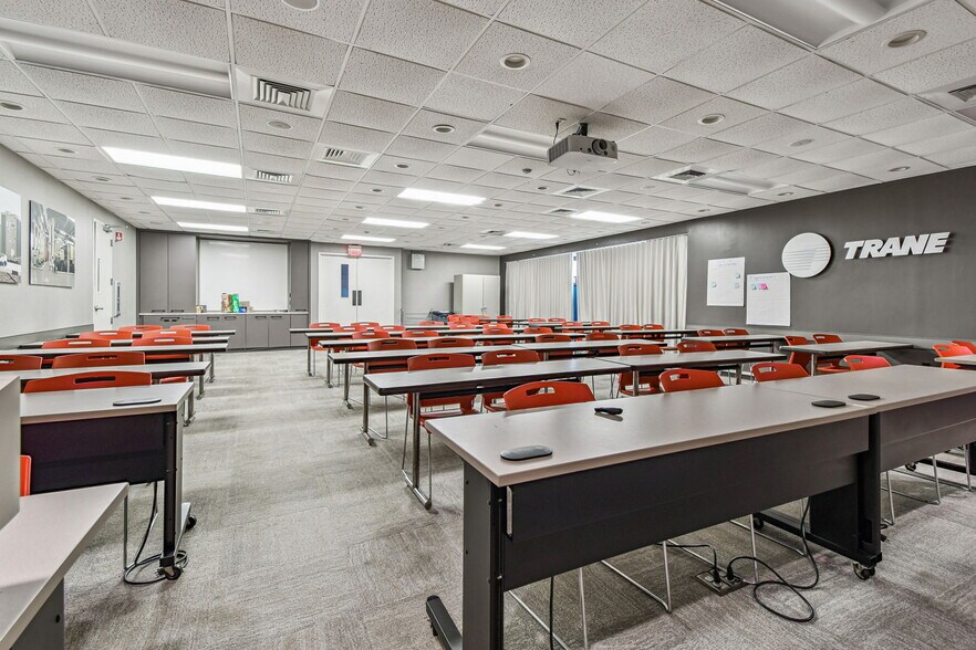 More Photos Of 902 N Himes Ave, Tampa Office For Lease