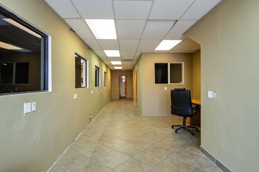 More Photos Of 355-359 N Fairfax Ave, Los Angeles Storefront Retail Office For Lease