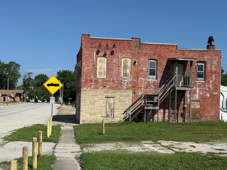 More Photos Of 107 W Main St, Coffeen Storefront Retail Residential For Sale