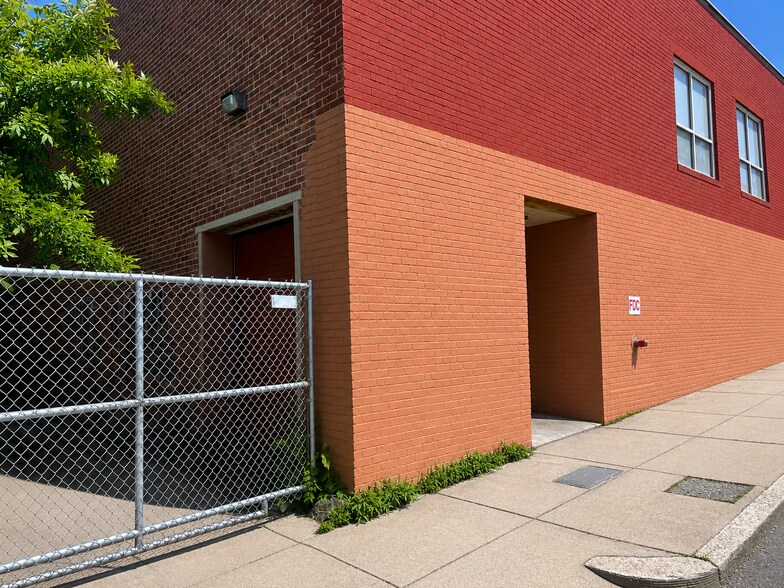 More Photos Of 585 Washington St, Boston Freestanding For Lease