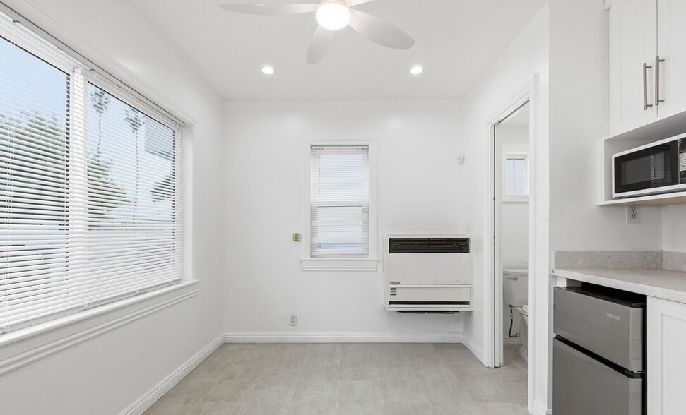 More Photos Of 2709 Santa Monica Blvd, Santa Monica Storefront Retail Residential For Sale