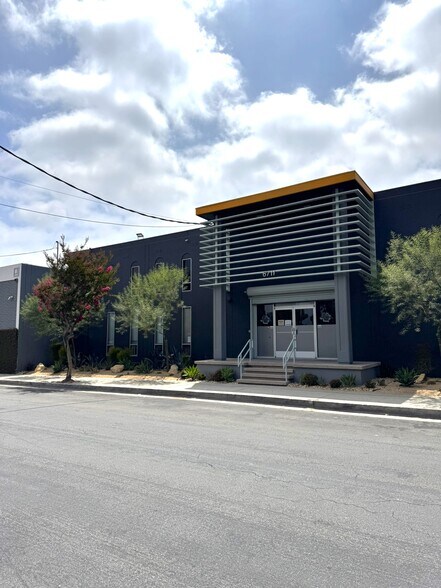 More Photos Of 6711 Odessa Ave, Van Nuys Warehouse For Lease