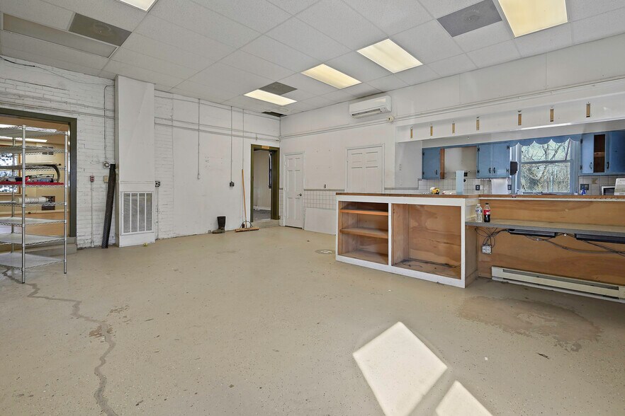 More Photos Of 43 E Colonial Hwy, Hamilton Restaurant For Sale
