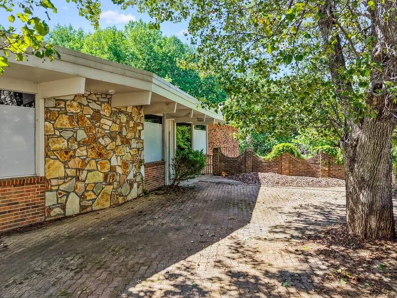 More Photos Of 725 Coliseum Dr, Winston-Salem Restaurant For Lease